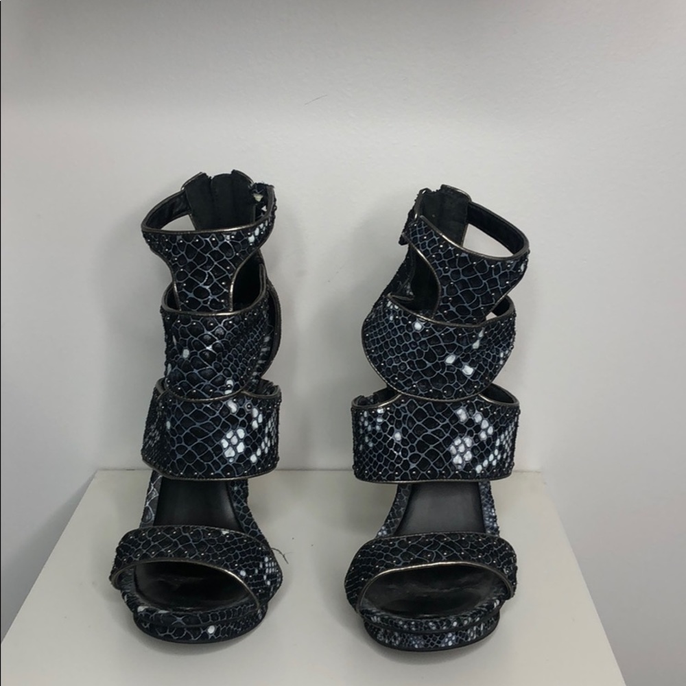 Stilettos - Picture 4 of 5
